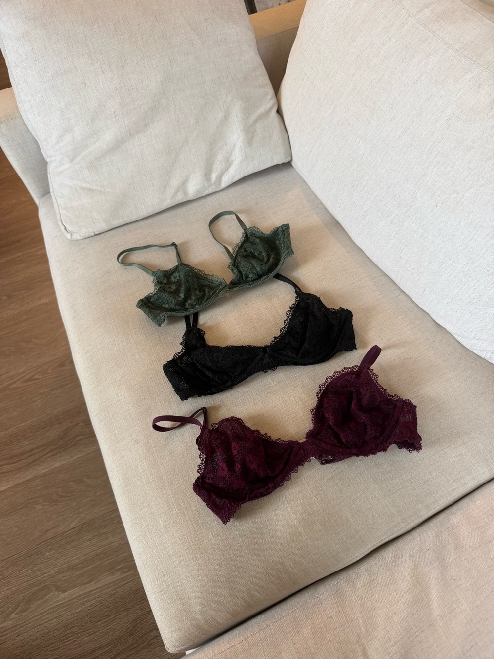 Set of 3 VS Lace Underwire Bra - Green, Black & Burgundy